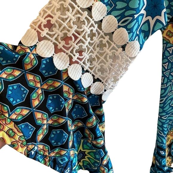 Win-Win Colorful 3/4 Sleeve Bell Sleeve Crew Neck Blouse Size S-M - Picture 4 of 6